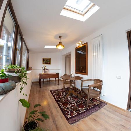 Theatre Rooftop Apartment With Patio Bucureşti Exterior foto