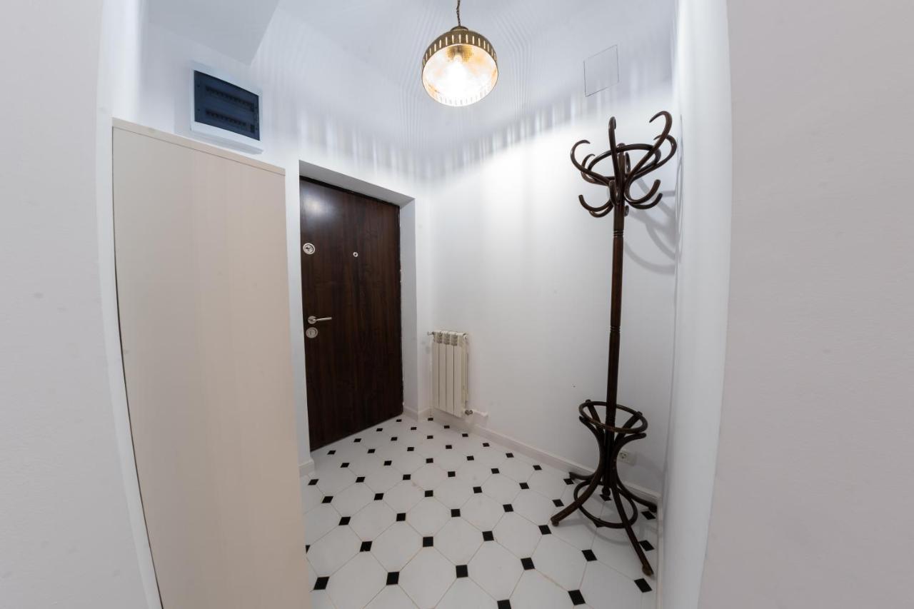 Theatre Rooftop Apartment With Patio Bucureşti Exterior foto